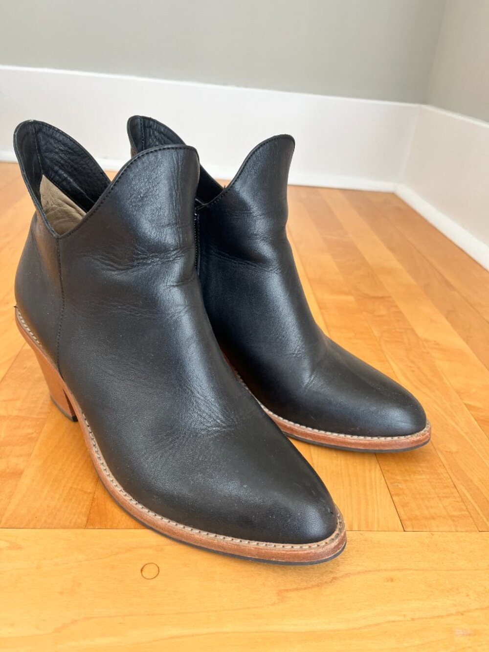 Poppy Barley Two Point Five Leather Ankle Boot, Size 8